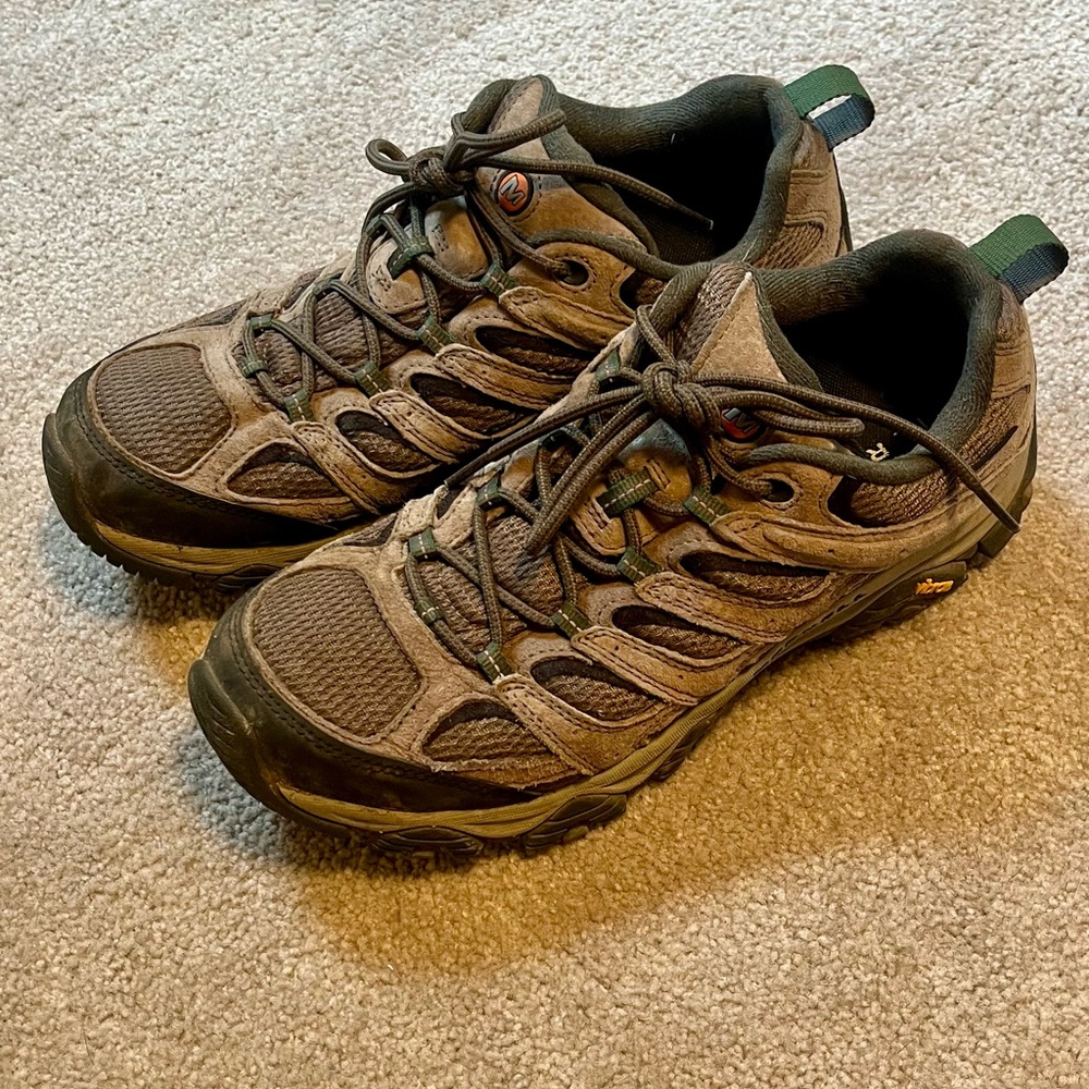 Men's Vibram Merrell MOAB 3 low Waterproof Hiking Shoes, size 11. Boulder.